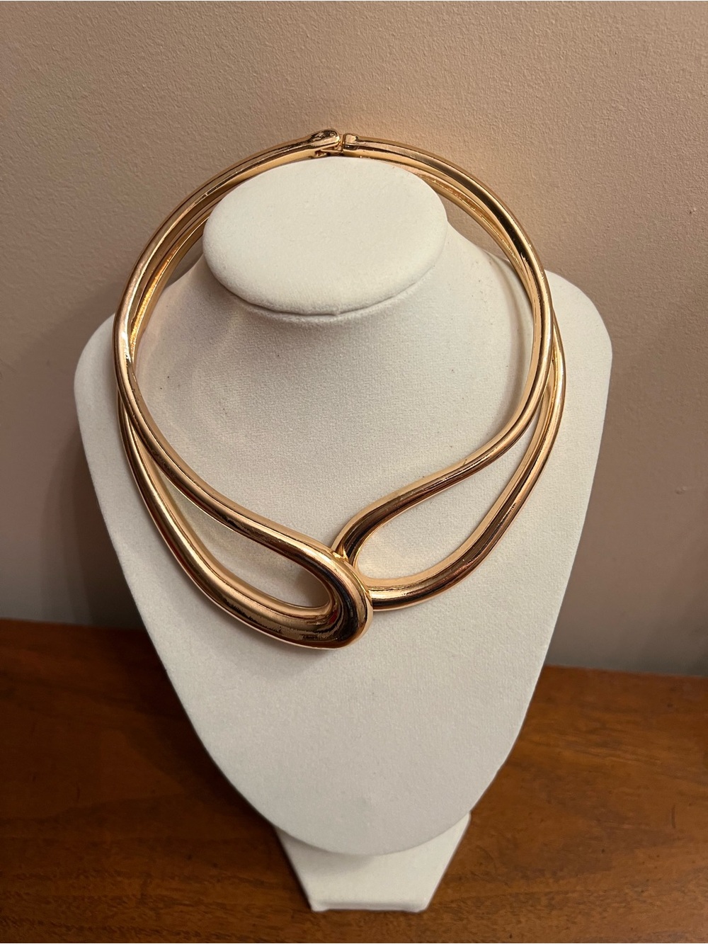 Vintage 90s Sculptural Gold Collar Necklace - Picture 2 of 8